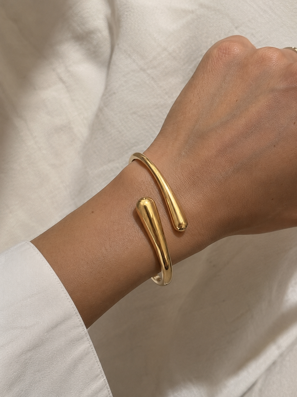 Curve Bracelet