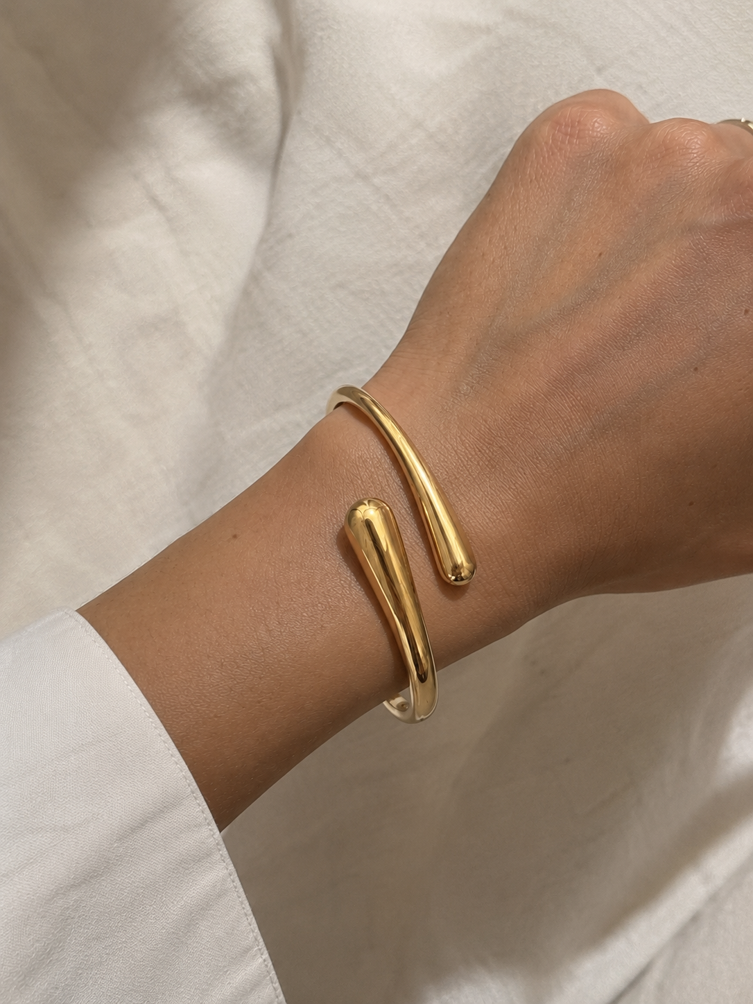 Curve Bracelet