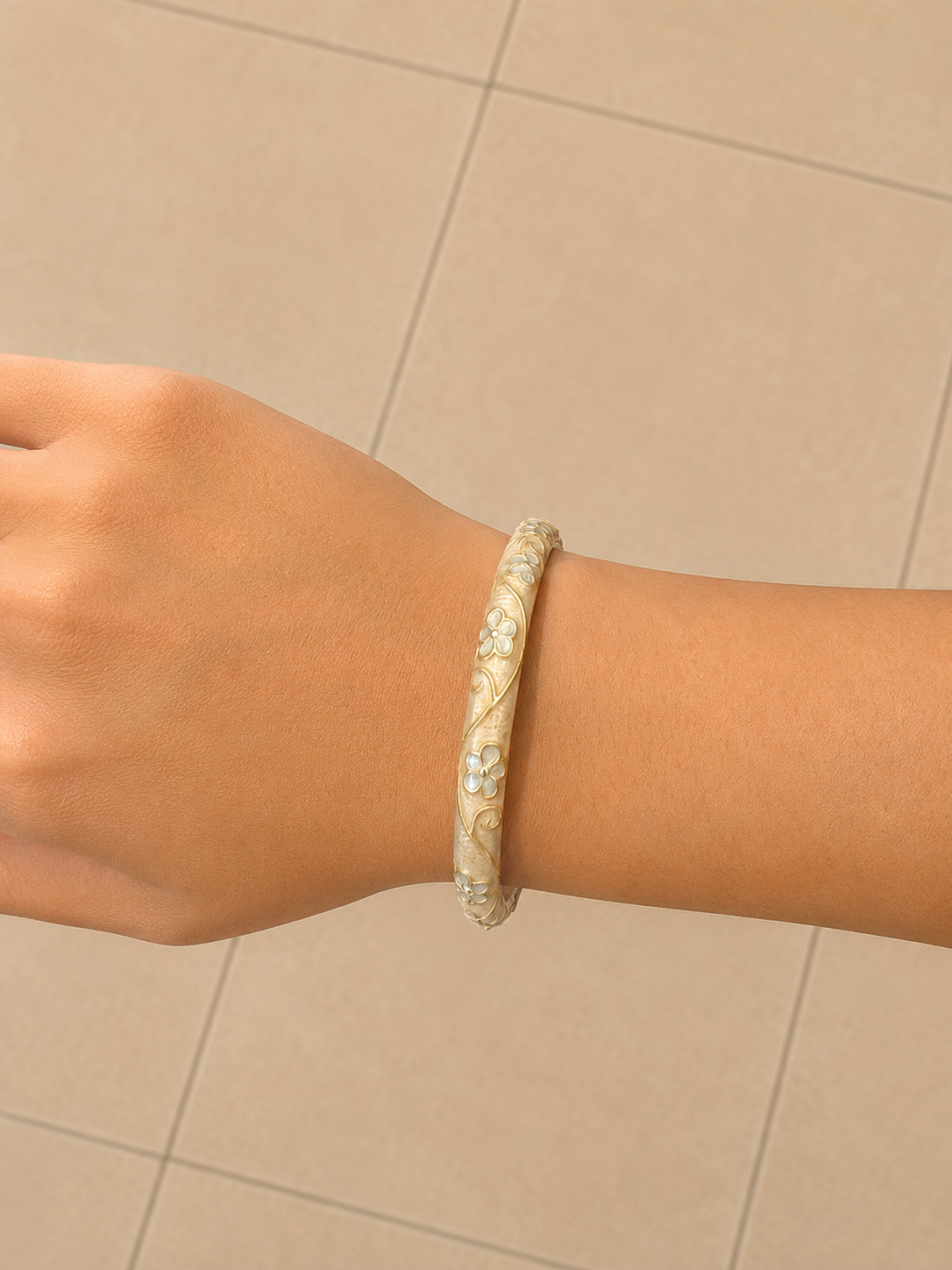 Bangle bracelet