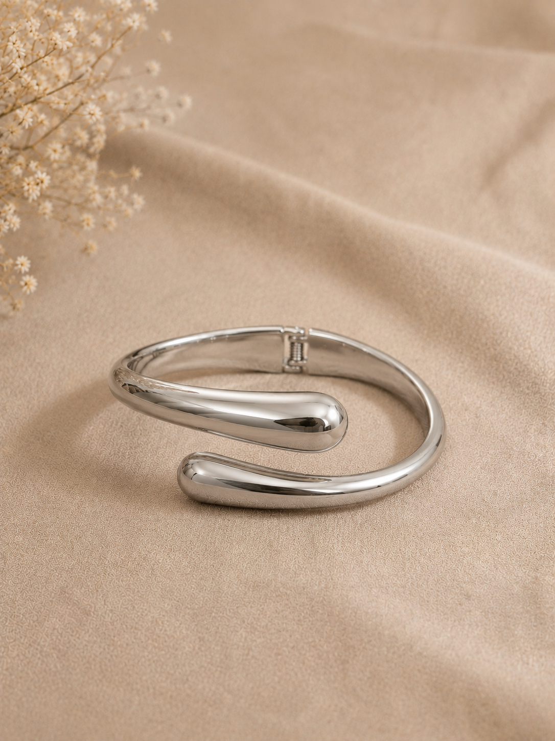 Curve Bracelet