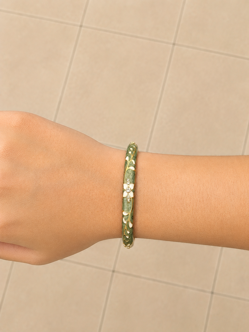 Bangle bracelet
